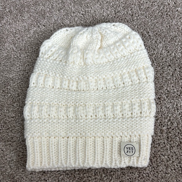 Cream beanie - Picture 1 of 2